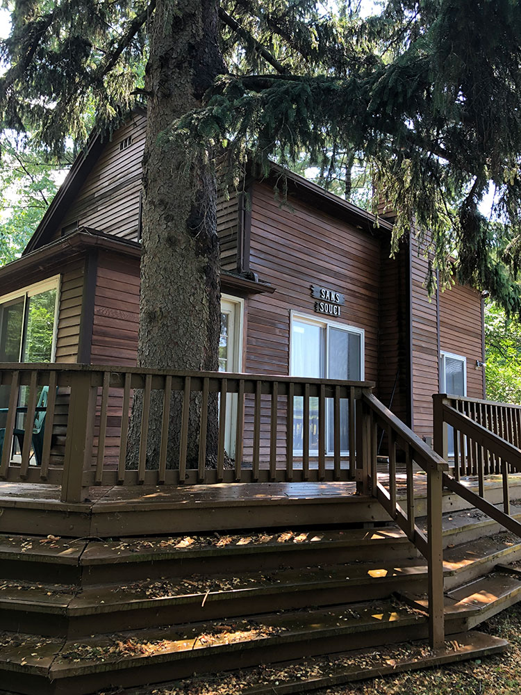 Sans Souci 2 Bedroom Guest House at FLX Glamping vineyard property